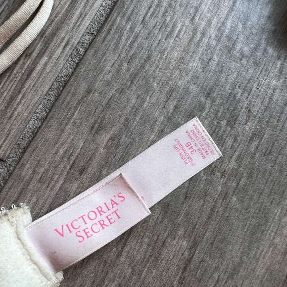 Lot of Victoria secrets bras 34B - Picture 8 of 8